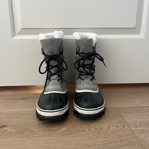 Sorel Caribou Boot - Shale/stone color Size 8 women’s - Picture 2 of 8